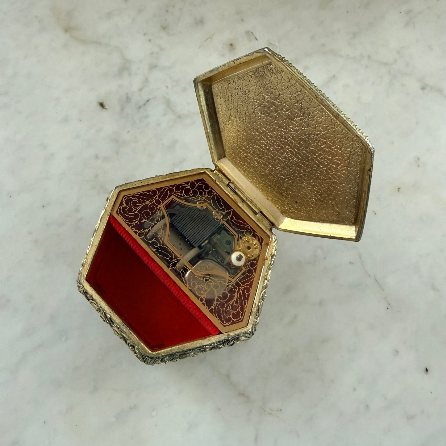 vintage butterfly music/jewelry box