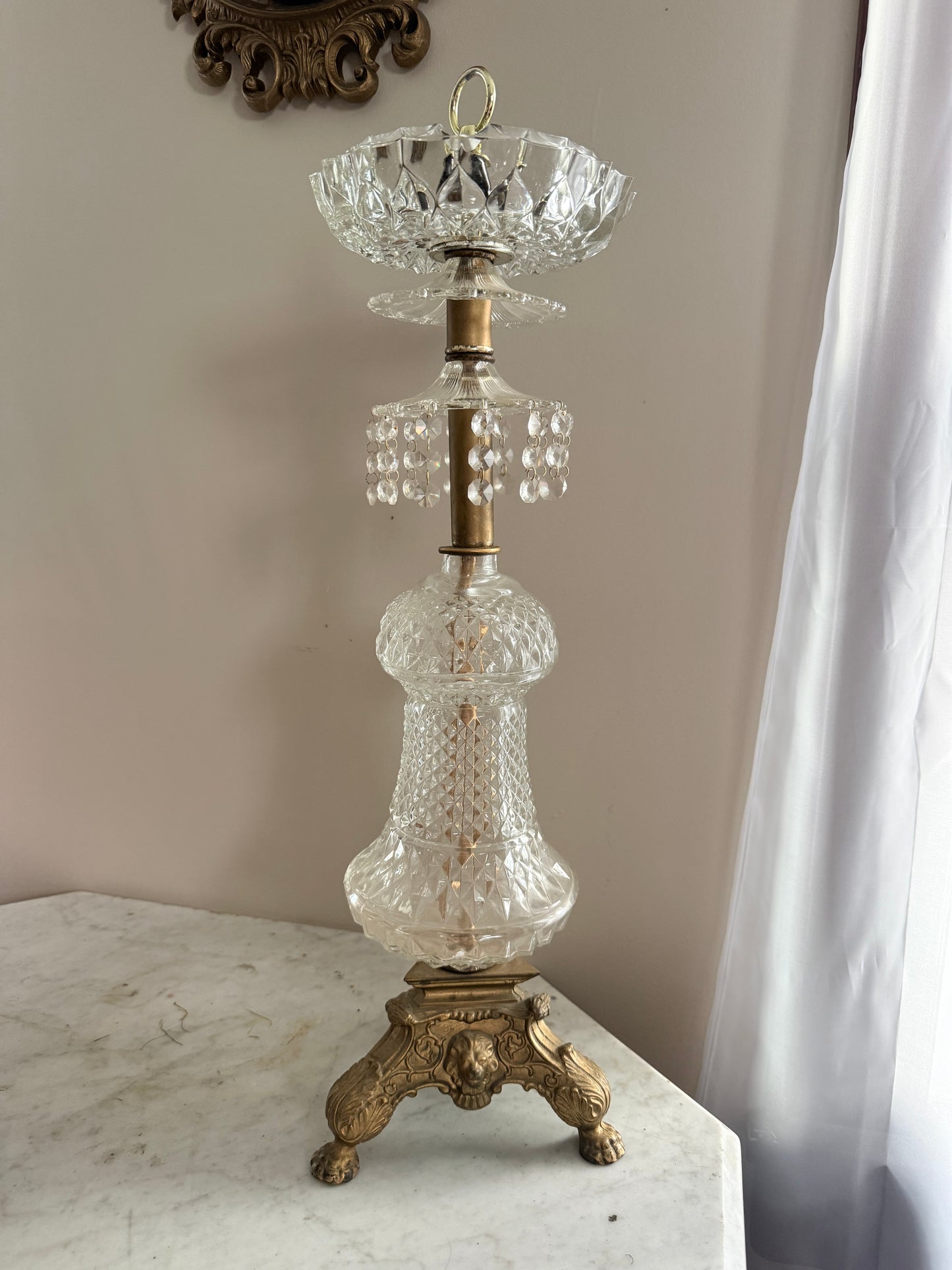 crystal standing ash tray