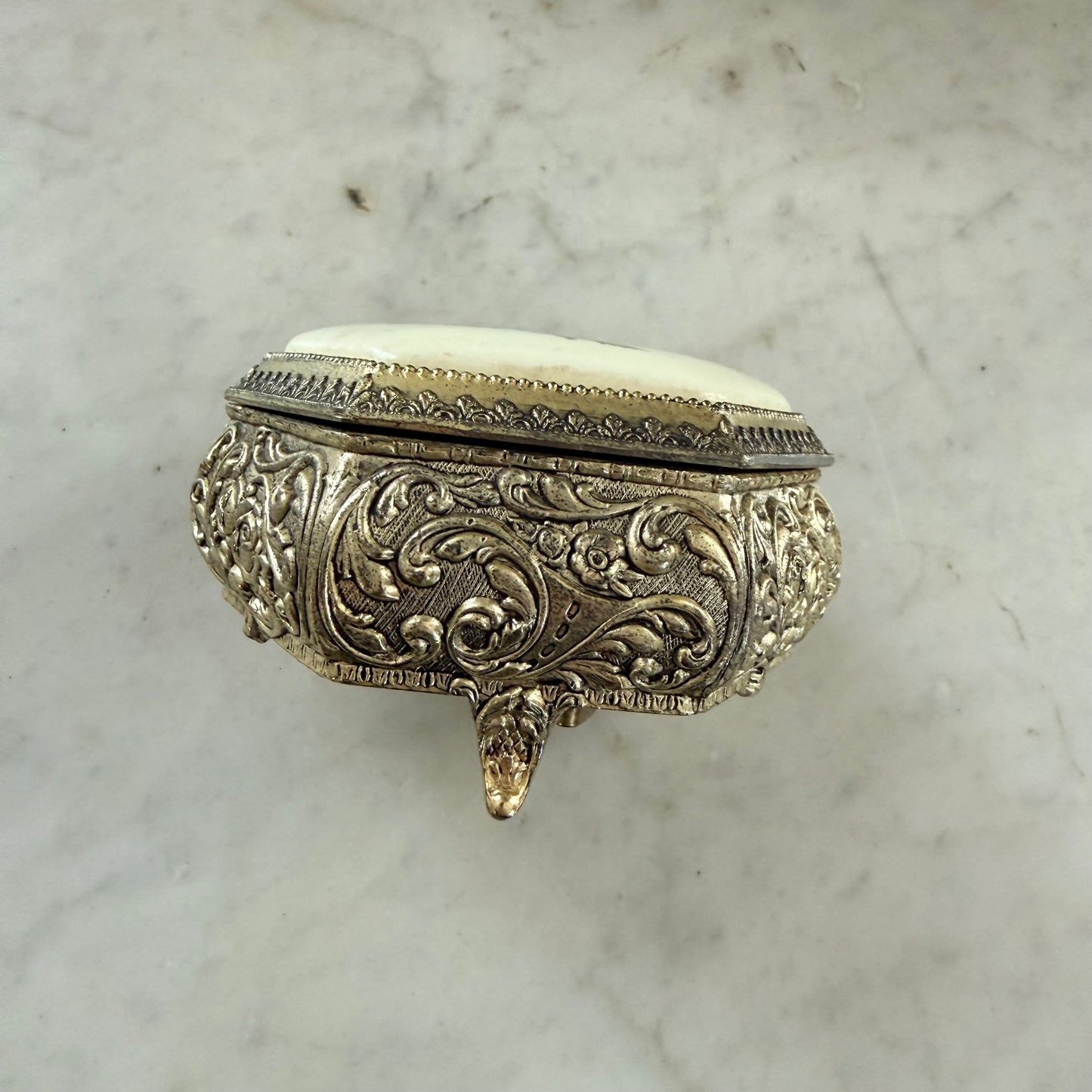 vintage butterfly music/jewelry box