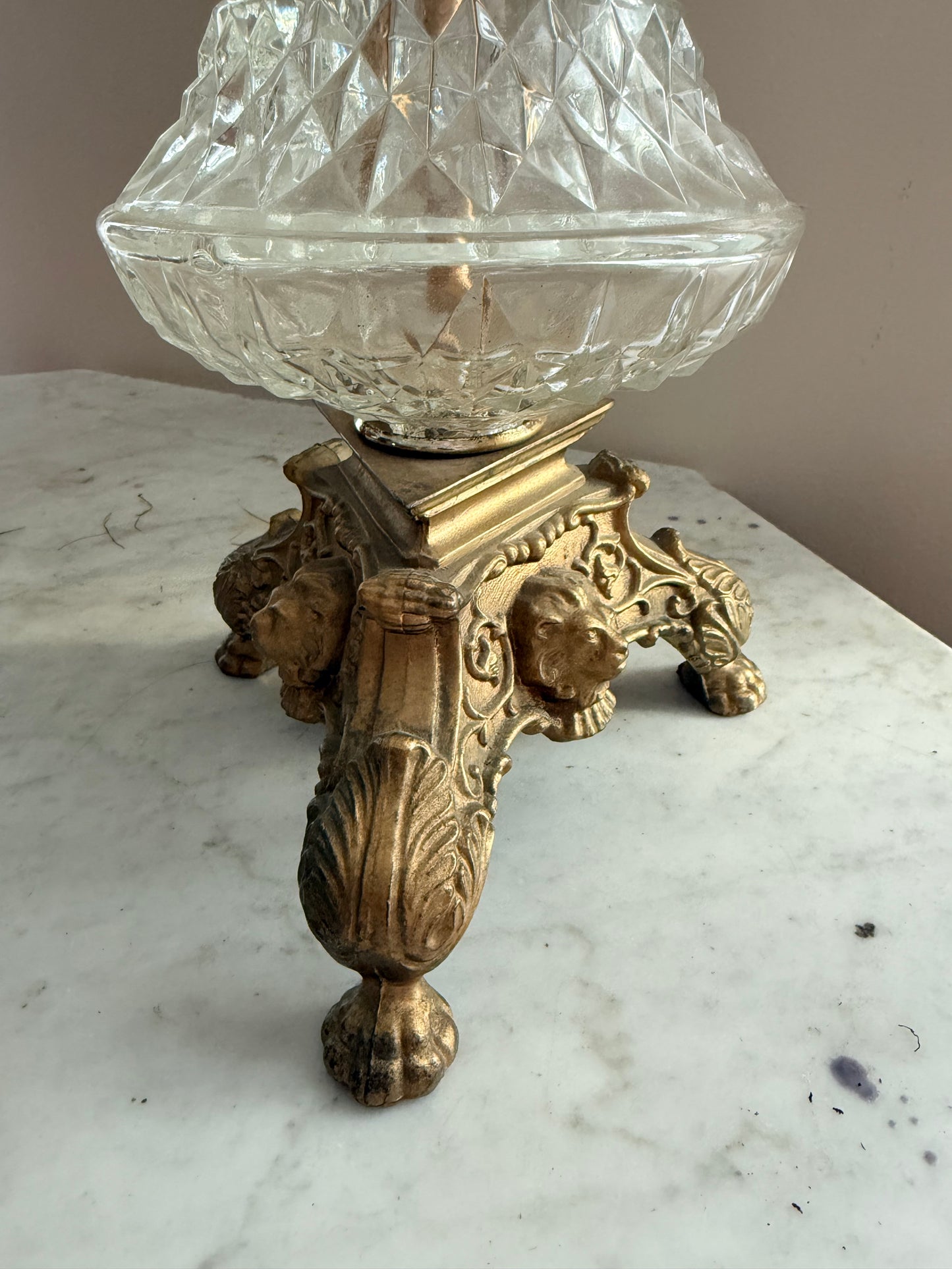 crystal standing ash tray