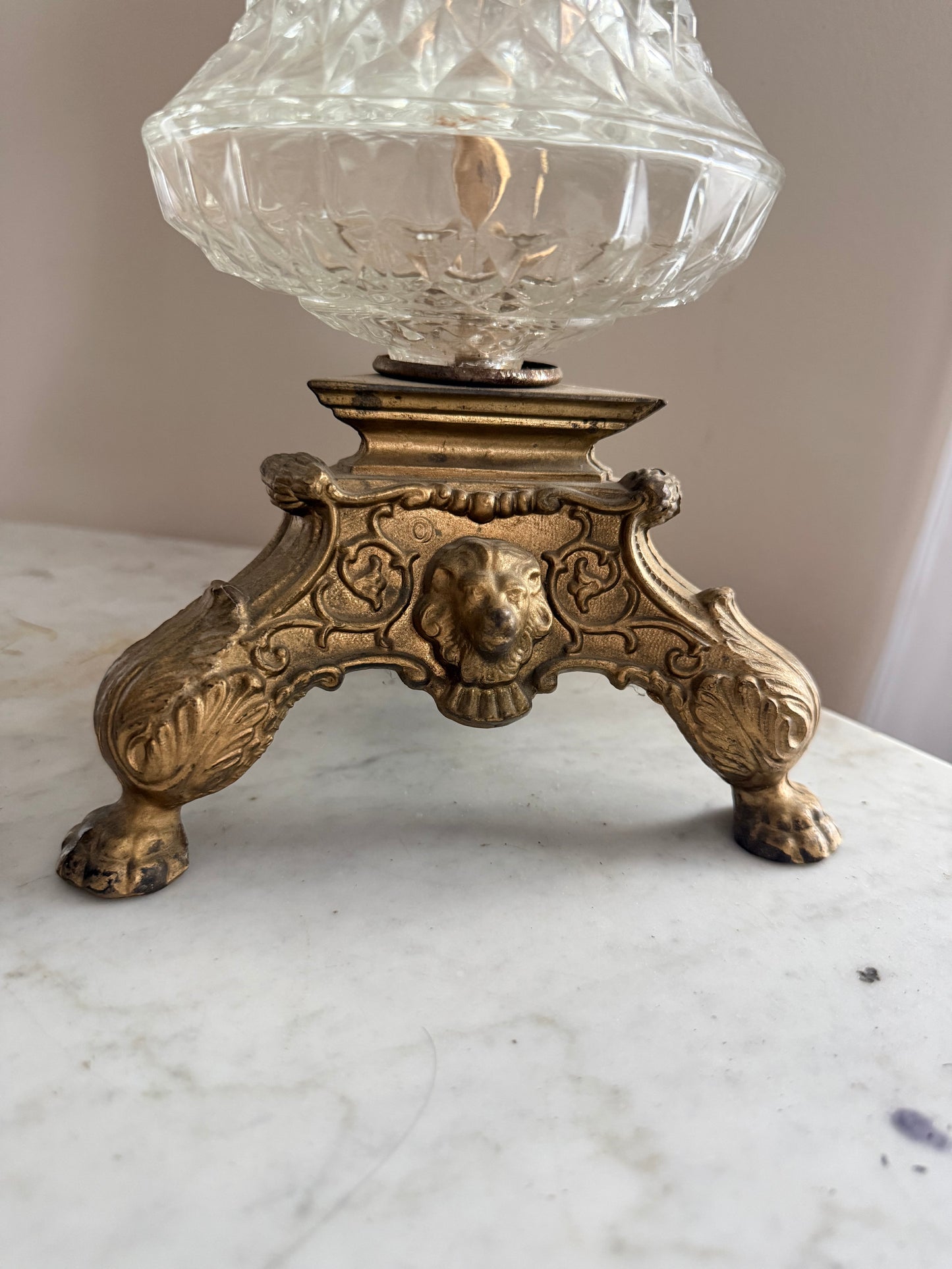 crystal standing ash tray