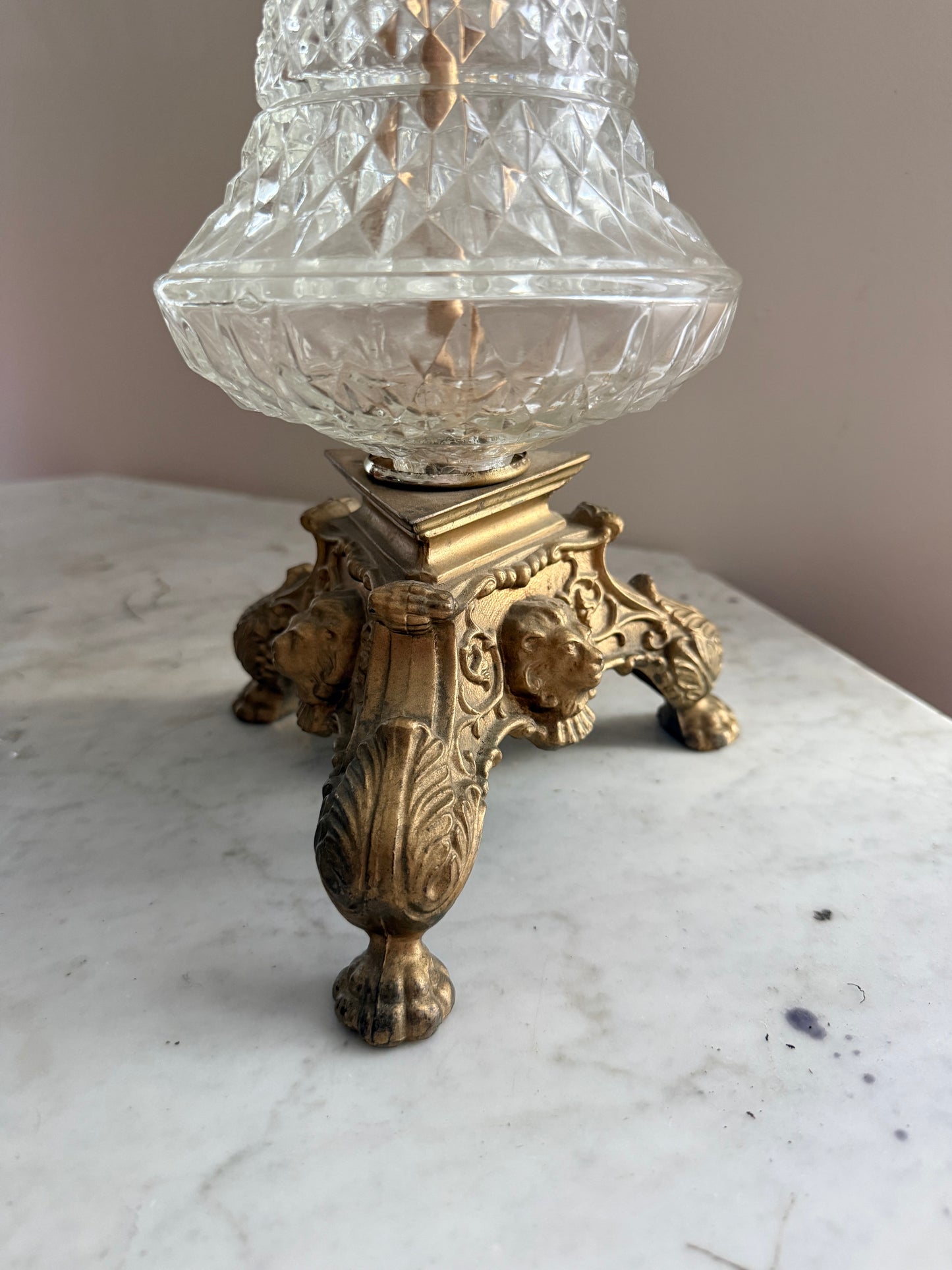 crystal standing ash tray