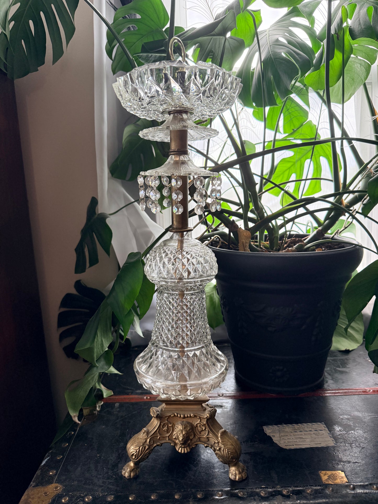 crystal standing ash tray